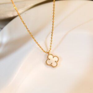 Van Cleef & Arpels four-leaf clover single flower white mother-of-pearl necklace